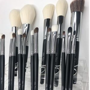 Makeup brushes